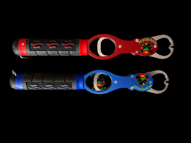 Fish grippers /360 degree handle to minimize fish damage